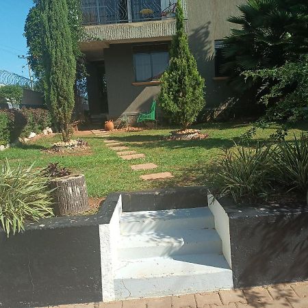 Jacuzzi City Home Kampala Exteriér fotografie